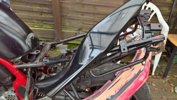 So I started removing parts and removin old paint...