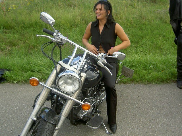 moni on gertis bike1