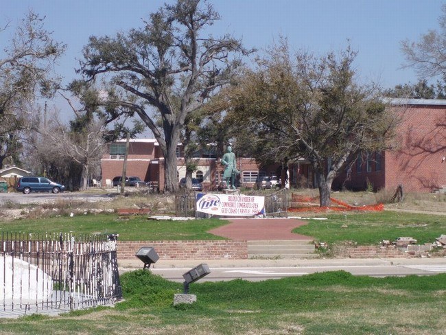 Some old dude`s statue-Biloxi